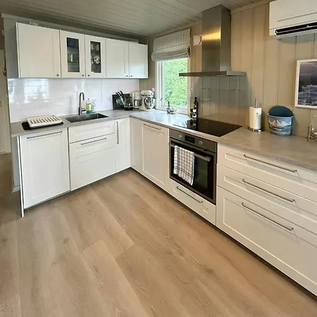 Сasa de vacaciones Seaside With Panoramic Views Of Viksfjord Ula